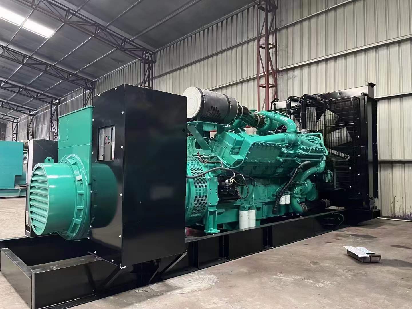 纳雍如何降低 800kW 柴油发电机输出电流的波动？